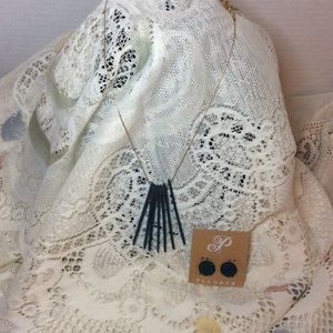 Plunder necklace and earrings.